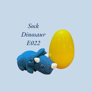 E022 NWT SOCK DINOSAUR HATCHLING
